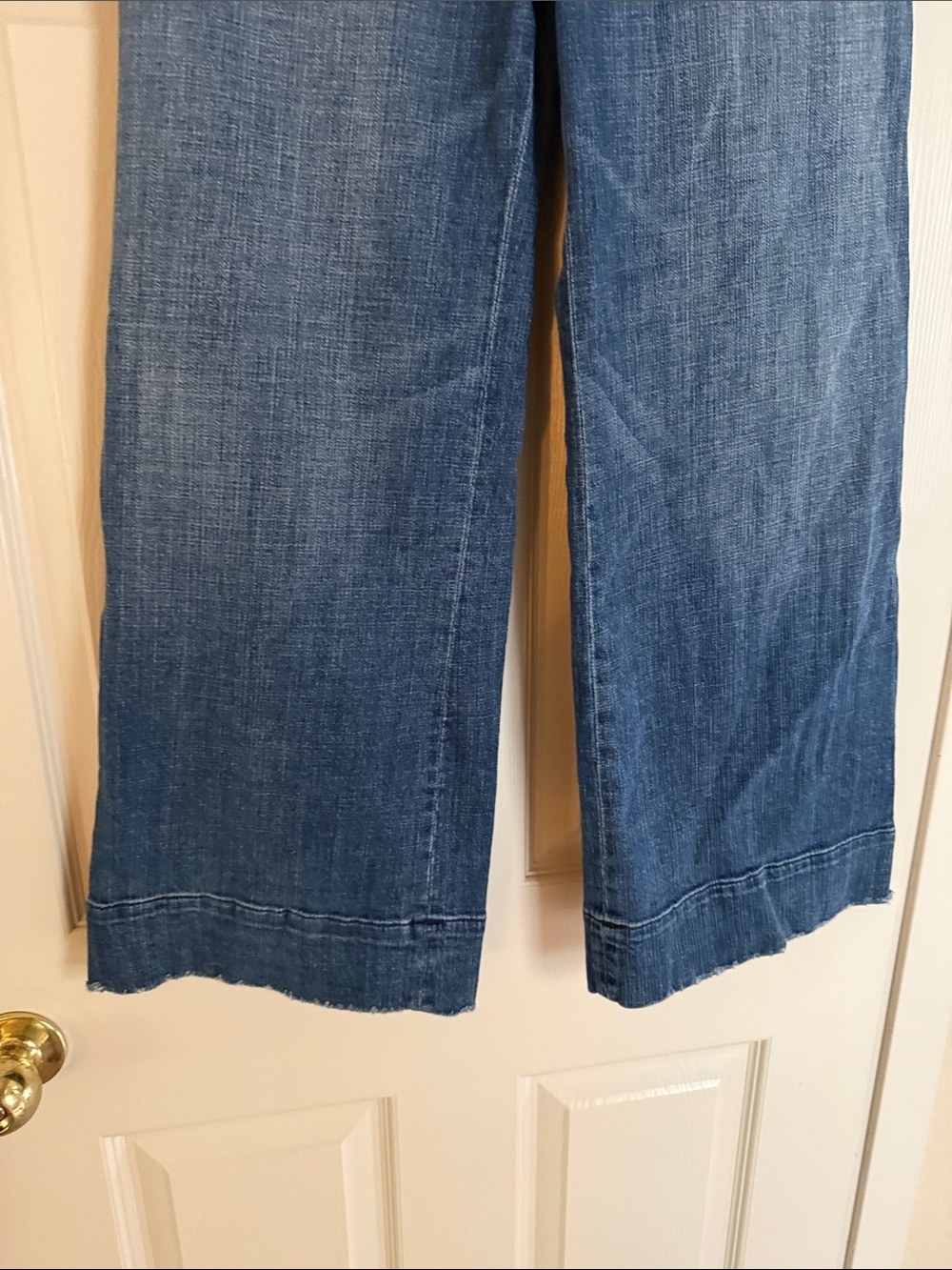Pilcro and the Letterpress Wide-Leg Cropped Jeans in Medium Blue Denim - Picture 3 of 10